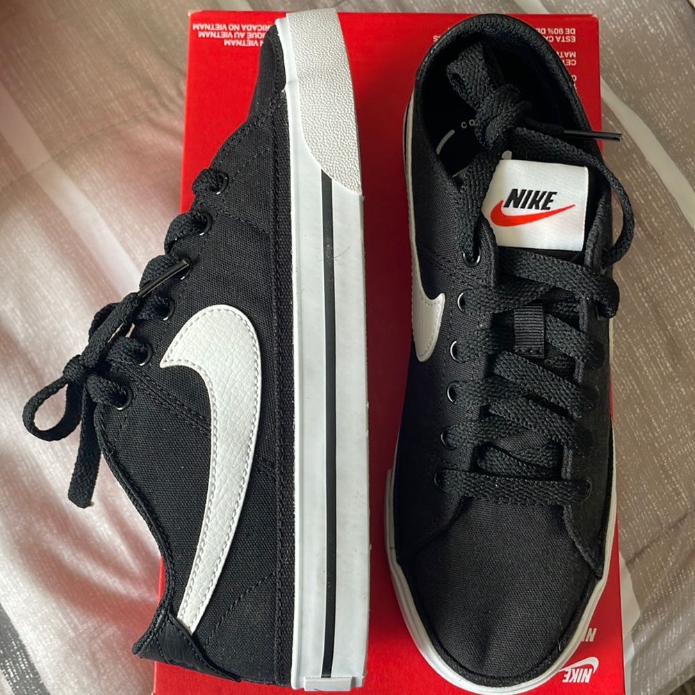 Women’s Nike shoes
